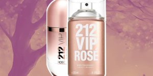 o body splash/spray e a versão perfume do 212 Vip Rosé de Carolina Herrera em um fundo com árvore soltando folhas